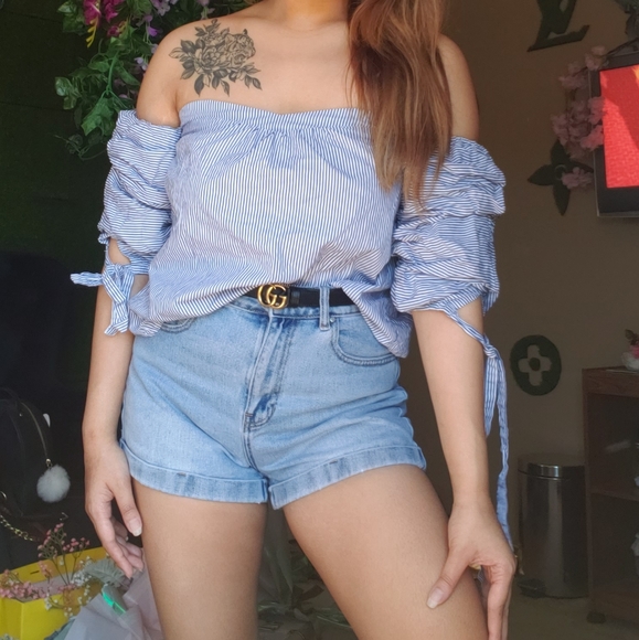 Set: 2 Off-Shoulder Top in Red and Striped Blue - Picture 3 of 3